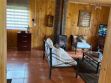 Se vende terreno con casa en Carretones