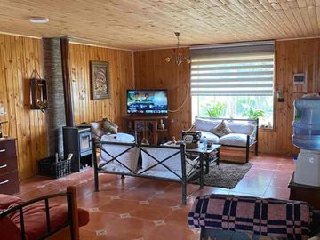 Se vende terreno con casa en Carretones