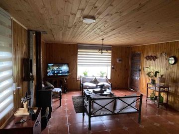 Se vende terreno con casa en Carretones