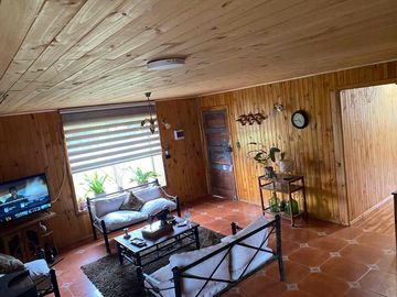 Se vende terreno con casa en Carretones
