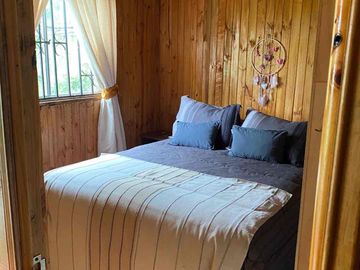 Se vende terreno con casa en Carretones