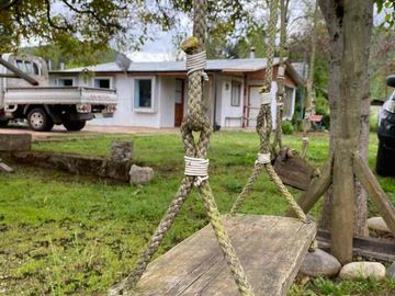 Se vende terreno con casa en Carretones