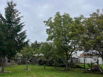 Se vende terreno con casa en Carretones