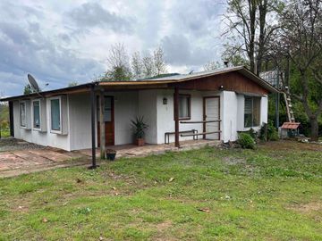 Se vende terreno con casa en Carretones