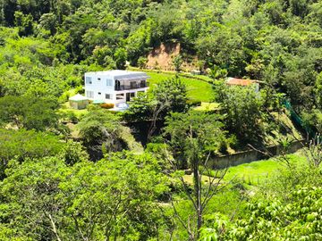 VENTA DE FINCA VACACIONAL EN EL GAITERO – SOPETRÁN, ANTIOQUIA