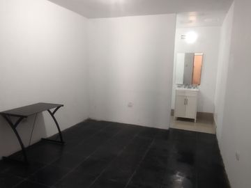 VENDO CASA DE DOS PISOS EN LA URB. EDUCADORES, PIURA