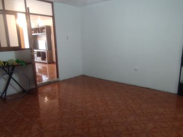 VENDO CASA DE DOS PISOS EN LA URB. EDUCADORES, PIURA