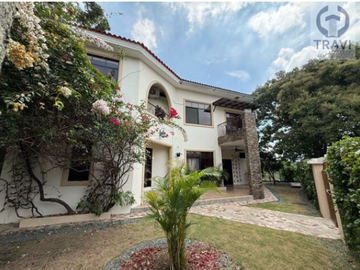 VENTA CASA EN URB. LAGO CAPEIRA -NORTE DE GUAYAQUIL