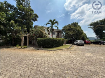 VENTA CASA EN URB. LAGO CAPEIRA -NORTE DE GUAYAQUIL