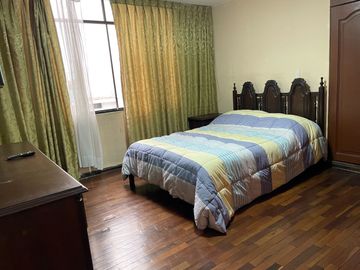 CASA FRENTE A PARQUE SALAMANCA DE MONTERRICO