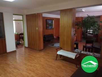 Céntrica Clínica, 2 niveles, 12 privados, 490 m2