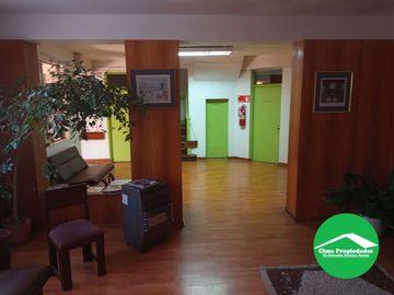 Amplia Clínica, amplias dependencias, recepciones y privados