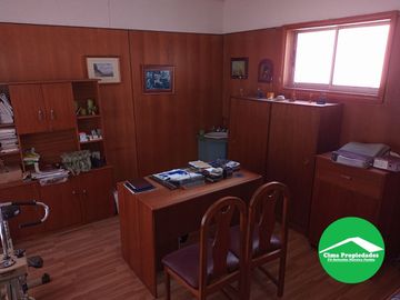 Amplia Clínica, amplias dependencias, recepciones y privados