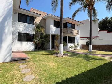 PASEO DE LOS NARANJOS 107
LOTE 63, MANZ. 1
FRACC. LOS NARANJOS, CLUB DE GOLF
LEÓN, GTO