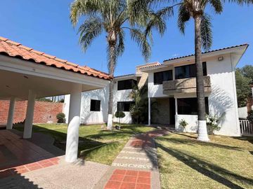 PASEO DE LOS NARANJOS 107
LOTE 63, MANZ. 1
FRACC. LOS NARANJOS, CLUB DE GOLF
LEÓN, GTO
