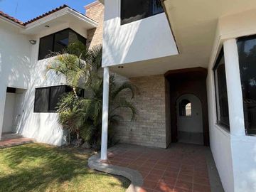 PASEO DE LOS NARANJOS 107
LOTE 63, MANZ. 1
FRACC. LOS NARANJOS, CLUB DE GOLF
LEÓN, GTO