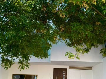 CASA EN VENTA PARQUE LIMA, LOMAS DE ANGELÓPOLIS