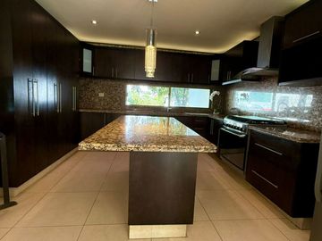 CASA EN VENTA PARQUE LIMA, LOMAS DE ANGELÓPOLIS