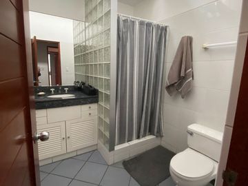 Venta de hermosa casa en La Planicie