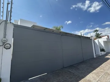 Casa con alberca en venta en Villas del Mesón Jurquilla Fraccionamiento Villas del Mesón