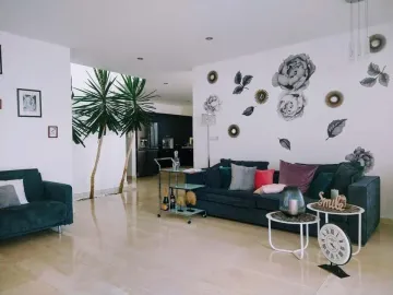 Casa con alberca en venta en Villas del Mesón Jurquilla Fraccionamiento Villas del Mesón