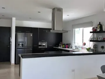 Casa con alberca en venta en Villas del Mesón Jurquilla Fraccionamiento Villas del Mesón