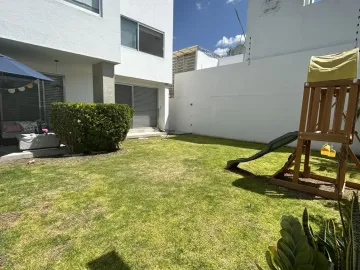 Casa con alberca en venta en Villas del Mesón Jurquilla Fraccionamiento Villas del Mesón