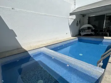 Casa con alberca en venta en Villas del Mesón Jurquilla Fraccionamiento Villas del Mesón