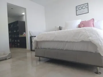 Casa con alberca en venta en Villas del Mesón Jurquilla Fraccionamiento Villas del Mesón