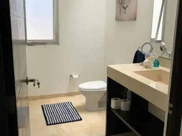 Casa con alberca en venta en Villas del Mesón Jurquilla Fraccionamiento Villas del Mesón
