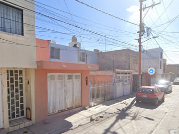 CASA EN VENTA EN EXCELENTE UBICACIÓN !!!