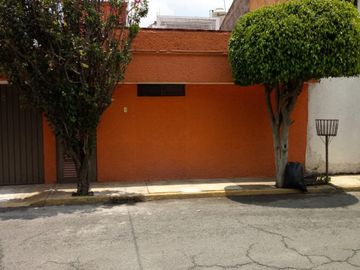 CASA EN VENTA EN RESIDENCIAL CALACOAYA, ATIZAPÁN DE ZARAGOZA.