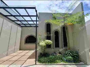 RUMAH CANTIK FULL FURNISHED DEKAT PASAR GENTAN