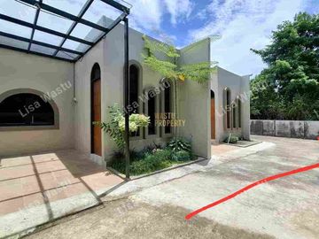 RUMAH CANTIK FULL FURNISHED DEKAT PASAR GENTAN