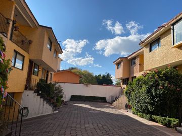 CASA EN VENTA EN AV SAN JERONIMO