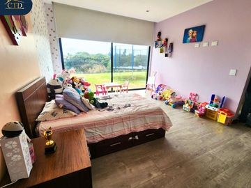 Vendo Casa Residencial dentro de Urbanizacion en Nayón