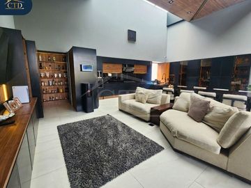 Vendo Casa Residencial dentro de Urbanizacion en Nayón