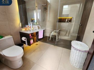Vendo Casa Residencial dentro de Urbanizacion en Nayón