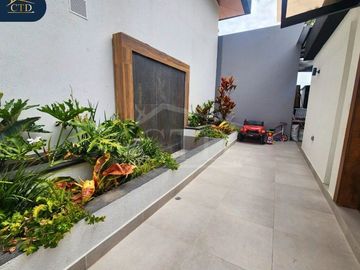 Vendo Casa Residencial dentro de Urbanizacion en Nayón