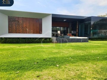 Vendo Casa Residencial dentro de Urbanizacion en Nayón