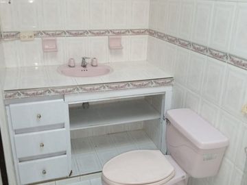 SE VENDE CASA DE UN PISO EN LA VILLA