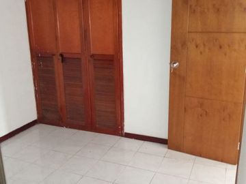 SE VENDE CASA DE UN PISO EN LA VILLA