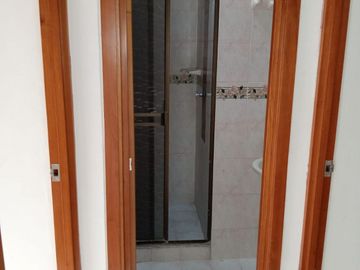 SE VENDE CASA DE UN PISO EN LA VILLA