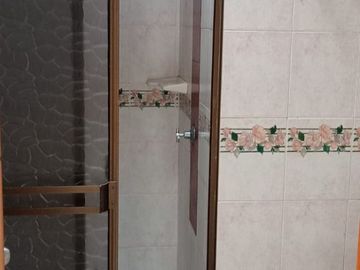 SE VENDE CASA DE UN PISO EN LA VILLA