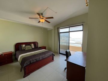 Casa grande frente al mar en Bahía  de Caráquez