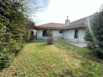 VENDO REBAJADA Casa Gran Terreno, 4 dormitorios. Maipu