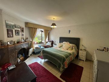 VENDO REBAJADA Casa Gran Terreno, 4 dormitorios. Maipu