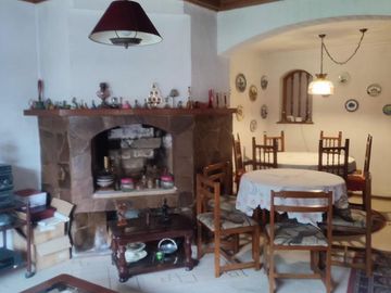 VENDO REBAJADA Casa Gran Terreno, 4 dormitorios. Maipu