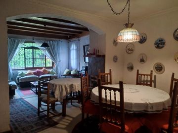VENDO REBAJADA Casa Gran Terreno, 4 dormitorios. Maipu