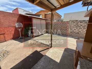 VENDO REBAJADA Casa Amplio patio, Pte Alto